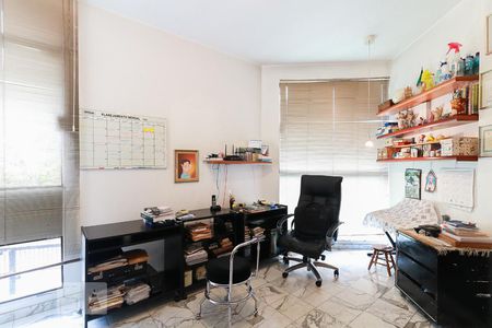 Casa para alugar com 477m², 4 quartos e 6 vagasEscritório 1