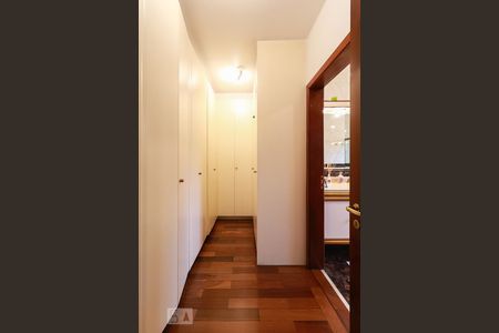 Casa para alugar com 477m², 4 quartos e 6 vagasCloset da suíte 1