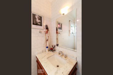 Casa para alugar com 477m², 4 quartos e 6 vagasLavabo