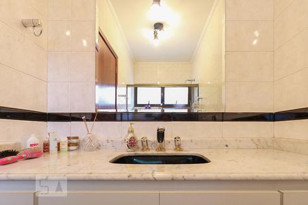 Casa para alugar com 477m², 4 quartos e 6 vagasBanheiro da Suíte 3