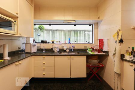 Casa para alugar com 477m², 4 quartos e 6 vagasCozinha