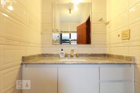 Casa para alugar com 477m², 4 quartos e 6 vagasBanheiro da Suíte 2