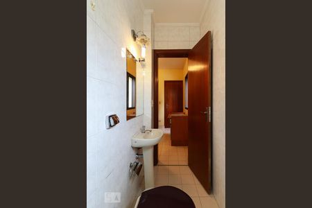 Casa para alugar com 477m², 4 quartos e 6 vagasBanheiro de Serviço