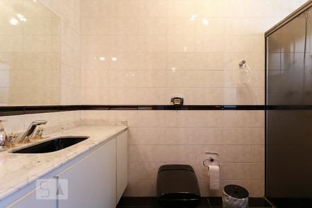 Casa para alugar com 477m², 4 quartos e 6 vagasBanheiro da Suíte 3