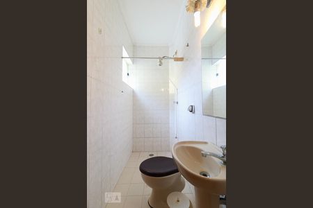 Casa para alugar com 477m², 4 quartos e 6 vagasBanheiro de Serviço