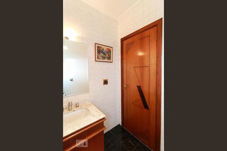 Casa para alugar com 477m², 4 quartos e 6 vagasLavabo