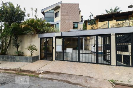 Casa para alugar com 477m², 4 quartos e 6 vagasFachada
