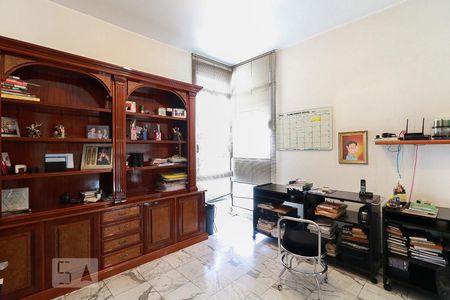 Casa para alugar com 477m², 4 quartos e 6 vagasEscritório 1