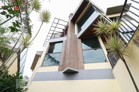 Casa para alugar com 477m², 4 quartos e 6 vagasLateral da Casa
