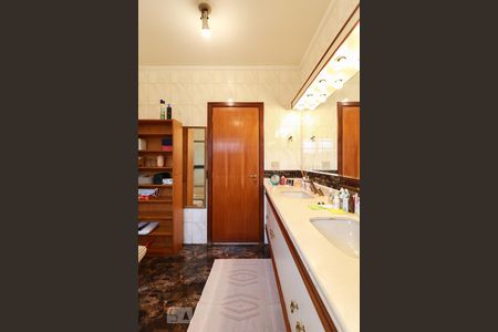 Casa para alugar com 477m², 4 quartos e 6 vagasBanheiro da Suíte 1