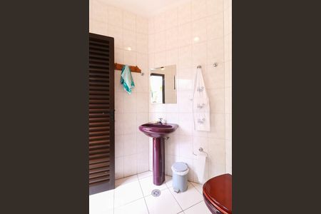 Casa para alugar com 477m², 4 quartos e 6 vagasBanheiro da Piscina