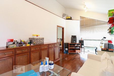 Casa para alugar com 477m², 4 quartos e 6 vagasSala 3