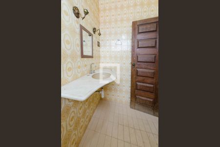 Casa à venda com 280m², 5 quartos e 7 vagasBanheiro suíte