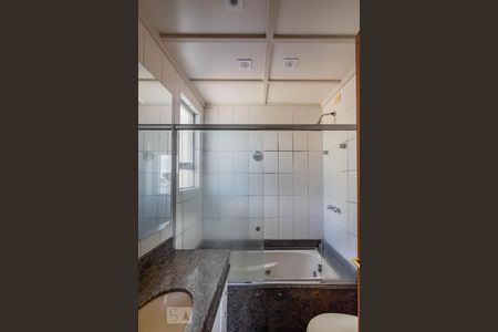 Apartamento para alugar com 70m², 1 quarto e 1 vaga Apartamento para alugar com 70m², 1 quarto e 1 vagaChuveiro Banheiro Quarto Suíte