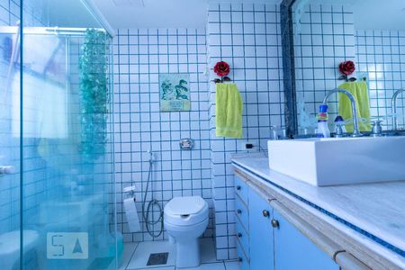 Apartamento para alugar com 100m², 1 quarto e 2 vagas Apartamento para alugar com 100m², 1 quarto e 2 vagasBanheiro da Suíte