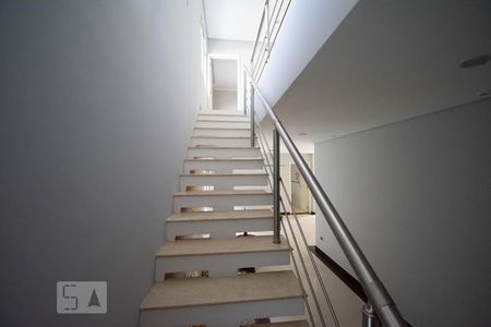 Casa à venda com 800m², 4 quartos e 6 vagasEscada