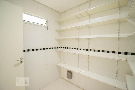 Casa à venda com 800m², 4 quartos e 6 vagasDespensa 