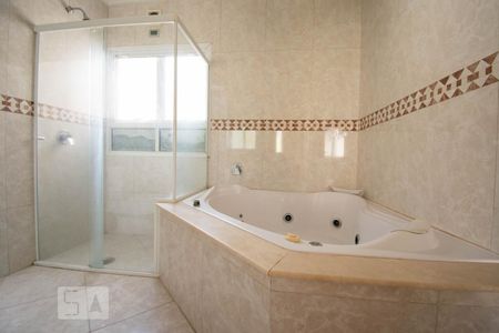 Casa à venda com 800m², 4 quartos e 6 vagasBanheiro da Suíte 1