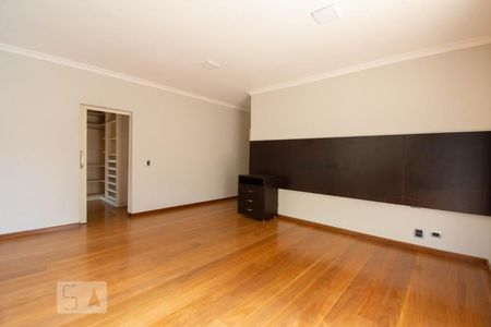 Casa à venda com 800m², 4 quartos e 6 vagasSuíte 1