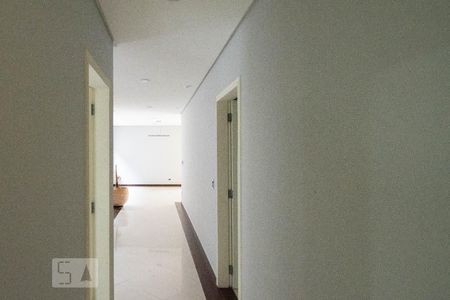 Casa à venda com 800m², 4 quartos e 6 vagasCorredor