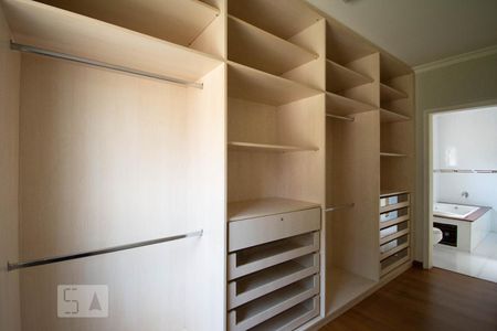 Casa à venda com 800m², 4 quartos e 6 vagasCloset da suíte 3