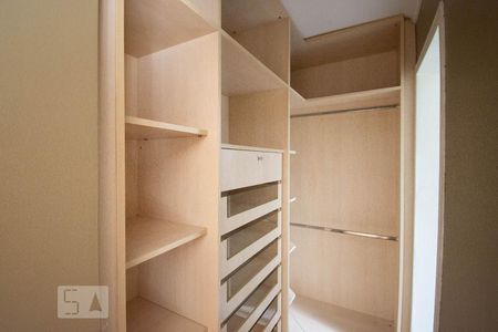 Casa à venda com 800m², 4 quartos e 6 vagasCloset da suíte 2