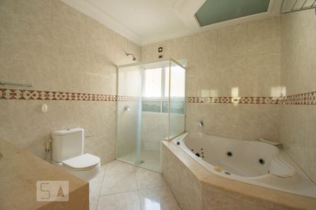 Casa à venda com 800m², 4 quartos e 6 vagasBanheiro da Suíte 1