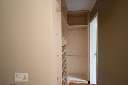 Casa à venda com 800m², 4 quartos e 6 vagasCloset da suíte 2