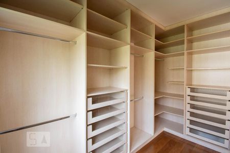 Casa à venda com 800m², 4 quartos e 6 vagasCloset da suíte 1