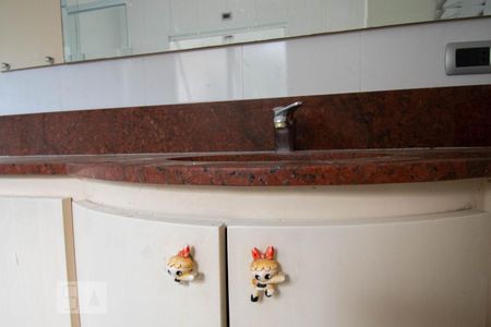 Casa à venda com 800m², 4 quartos e 6 vagasBanheiro da Suíte 3