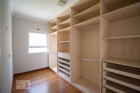 Casa à venda com 800m², 4 quartos e 6 vagasCloset da suíte 3