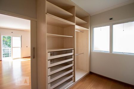 Casa à venda com 800m², 4 quartos e 6 vagasCloset da suíte 1