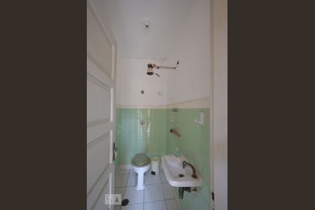 Casa para alugar com 300m², 3 quartos e 2 vagas Casa para alugar com 300m², 3 quartos e 2 vagasBanheiro de Serviço