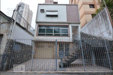 Casa para alugar com 300m², 3 quartos e 2 vagas Casa para alugar com 300m², 3 quartos e 2 vagasFachada