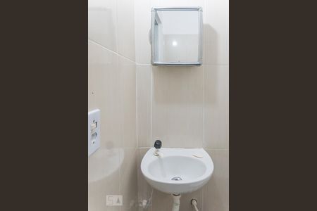 Banheiro de kitnet/studio para alugar com 1 quarto, 25m² em Estácio, Rio de Janeiro