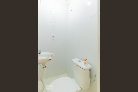 Banheiro de casa para alugar com 1 quarto, 44m² em Conjunto Residencial José Bonifácio, São Paulo