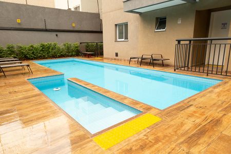Studio para alugar com 30m², 1 quarto e sem vaga Studio para alugar com 30m², 1 quarto e sem vagaÁrea comum - Piscina