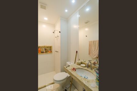 Apartamento à venda com 96m², 2 quartos e 2 vagas Apartamento à venda com 96m², 2 quartos e 2 vagasBanheiro da suíte 2