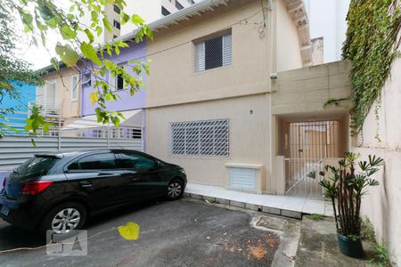 Casa à venda com 100m², 2 quartos e 1 vaga Casa à venda com 100m², 2 quartos e 1 vagaFachada