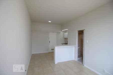Quarto de kitnet/studio à venda com 1 quarto, 25m² em Laranjeiras, Rio de Janeiro