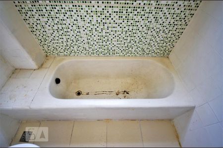 Apartamento para alugar com 120m², 3 quartos e sem vagaBanheira