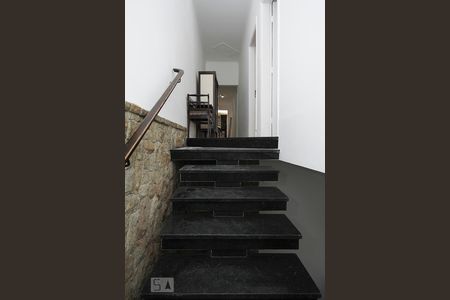 Acesso Corredor de casa para alugar com 3 quartos, 105m² em Água Branca, São Paulo