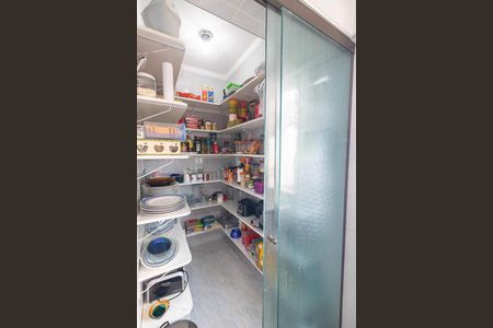 Apartamento à venda com 133m², 3 quartos e 3 vagas Apartamento à venda com 133m², 3 quartos e 3 vagasDispensa da Cozinha