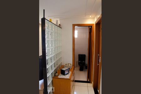 Corredor  de apartamento para alugar com 2 quartos, 50m² em Vila Mazzei, São Paulo
