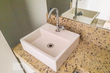 Apartamento à venda com 57m², 2 quartos e 1 vaga Apartamento à venda com 57m², 2 quartos e 1 vagaBanheiro Social