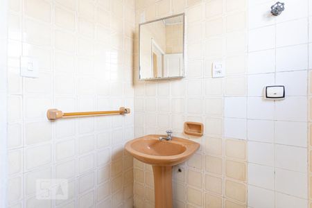 Banheiro de casa à venda com 3 quartos, 118m² em Santo Antônio, Osasco