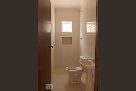 Casa de condomínio para alugar com 60m², 2 quartos e sem vagaBanheiro
