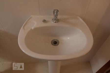 Casa de condomínio para alugar com 60m², 2 quartos e sem vagaBanheiro