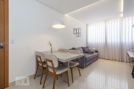 Sala de apartamento para alugar com 2 quartos, 66m² em Santa Terezinha, Belo Horizonte