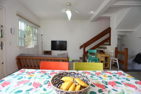 Casa de condomínio à venda com 90m², 3 quartos e 2 vagasSala